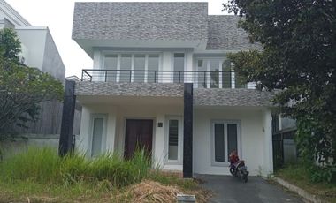 Rumah Dengan Halaman Luas di Cluster Imperial Sentul City