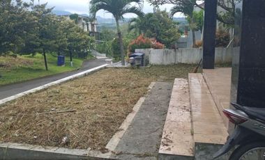 Rumah Dengan Halaman Luas di Cluster Imperial Sentul City