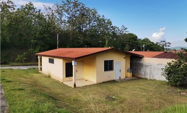 SE VENDE CASA DE ESQUINA EN BRISAS DEL GOLF ARRAIJAN 475 MTS