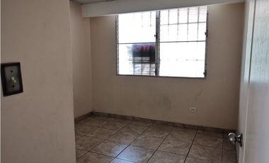 SE VENDE CASA DE ESQUINA EN BRISAS DEL GOLF ARRAIJAN 475 MTS
