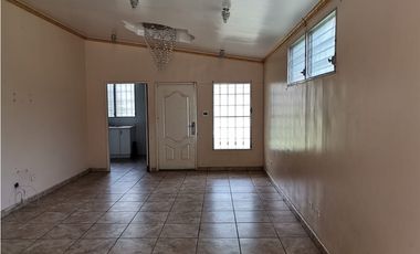 SE VENDE CASA DE ESQUINA EN BRISAS DEL GOLF ARRAIJAN 475 MTS