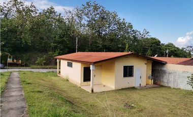 SE VENDE CASA DE ESQUINA EN BRISAS DEL GOLF ARRAIJAN 475 MTS