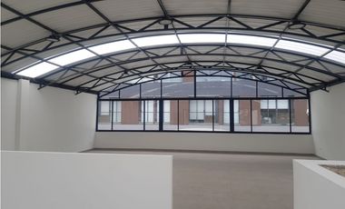 SE ARRIENDA CASA COMERCIAL PARA OFICINAS-PASADENA