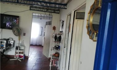 Maat vende Casa Campestre, Buenos Aires-Villeta 314m2 $440Millones