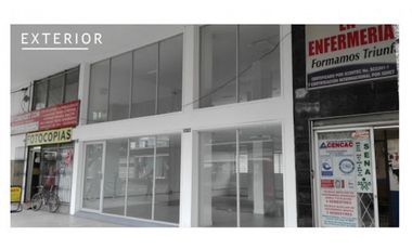 Local de 130 m² en arriendo – Avenida de las Américas, zona comercial