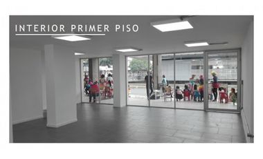 Local de 130 m² en arriendo – Avenida de las Américas, zona comercial