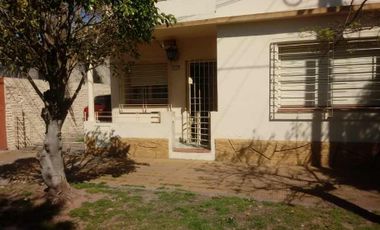 Casa con Departamento en venta en Merlo Norte