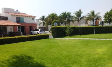 Preciosa Residencia en Claustros del Campestre, 3 Recamaras, 3.5 Baños, Alberca