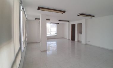 oficina en arriendo/venta en bogotá. Cod A1410595