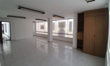 oficina en arriendo/venta en bogotá. Cod A1410595