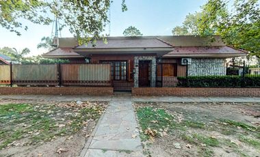 CASA EN VENTA - CENTRO DE FUNES - EXCELENTE UBICACION