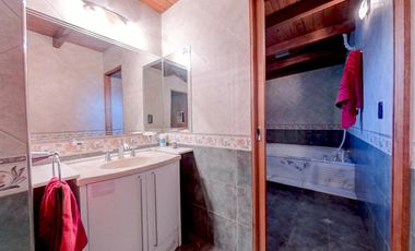 CASA EN VENTA - CENTRO DE FUNES - EXCELENTE UBICACION