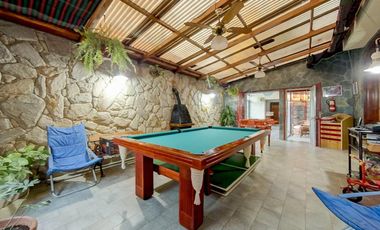 CASA EN VENTA - CENTRO DE FUNES - EXCELENTE UBICACION