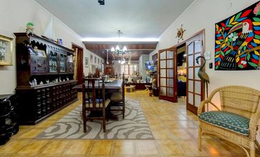 CASA EN VENTA - CENTRO DE FUNES - EXCELENTE UBICACION