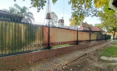 CASA EN VENTA - CENTRO DE FUNES - EXCELENTE UBICACION