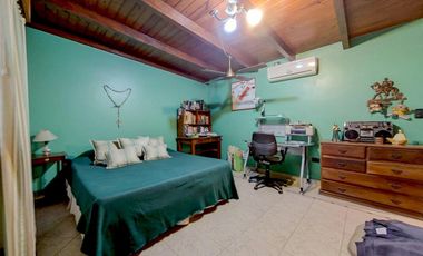 CASA EN VENTA - CENTRO DE FUNES - EXCELENTE UBICACION