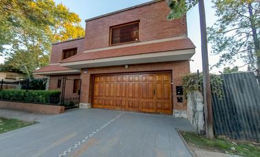 CASA EN VENTA - CENTRO DE FUNES - EXCELENTE UBICACION