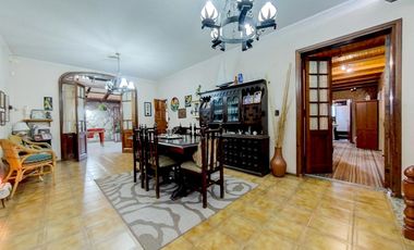 CASA EN VENTA - CENTRO DE FUNES - EXCELENTE UBICACION