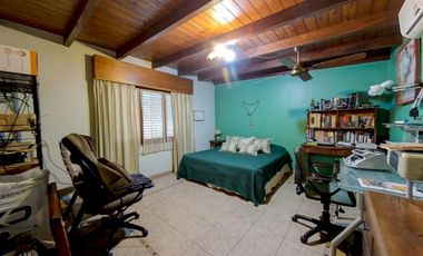 CASA EN VENTA - CENTRO DE FUNES - EXCELENTE UBICACION