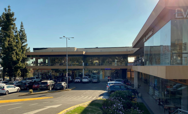 Local Comercial en Arriendo en Camino el Alba con Av. La Plaza