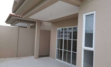 Venta de Casa 4 dormitorios en Urb. Casalaguna a 5 min. C.C Dorado, La Aurora