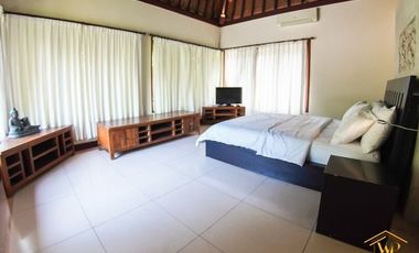 VILLA MEWAH DESAIN ETNIK MINIMALIS DI UBUD