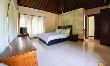 VILLA MEWAH DESAIN ETNIK MINIMALIS DI UBUD