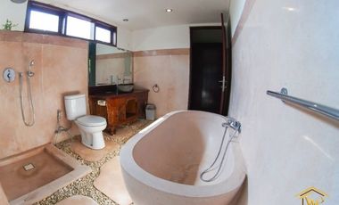 VILLA MEWAH DESAIN ETNIK MINIMALIS DI UBUD