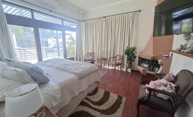 Casa en venta de 5 dorm. Colegio Mayflawer, Lo Barnechea