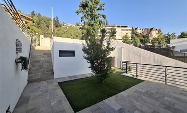 Casa en venta de 5 dorm. Colegio Mayflawer, Lo Barnechea