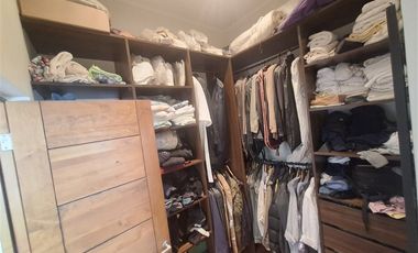 Casa en venta de 5 dorm. Colegio Mayflawer, Lo Barnechea