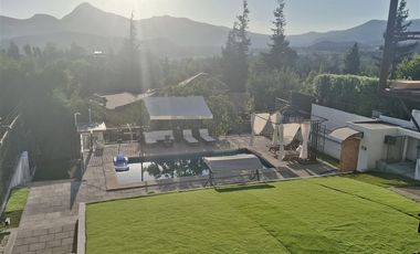 Casa en venta de 5 dorm. Colegio Mayflawer, Lo Barnechea