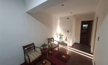 Casa en venta de 5 dorm. Colegio Mayflawer, Lo Barnechea