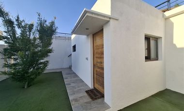 Casa en venta de 5 dorm. Colegio Mayflawer, Lo Barnechea