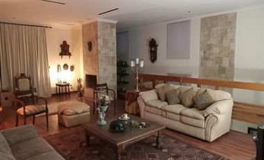 Casa en venta de 5 dorm. Colegio Mayflawer, Lo Barnechea