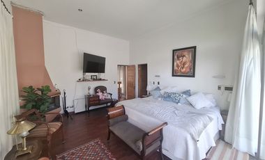 Casa en venta de 5 dorm. Colegio Mayflawer, Lo Barnechea