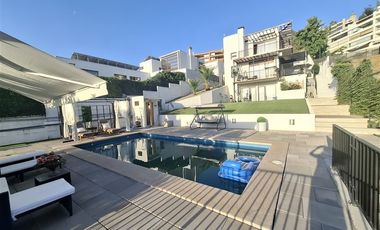 Casa en venta de 5 dorm. Colegio Mayflawer, Lo Barnechea