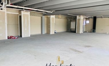 VENTA DE OFICINA SOBRE AV.HUMBERTO LOBO (TORRE CUBIK)