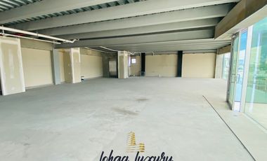 VENTA DE OFICINA SOBRE AV.HUMBERTO LOBO (TORRE CUBIK)