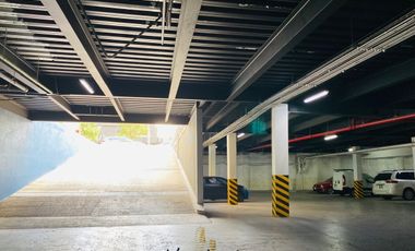 VENTA DE OFICINA SOBRE AV.HUMBERTO LOBO (TORRE CUBIK)