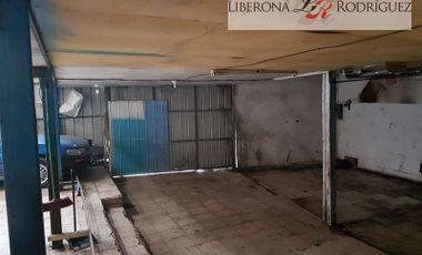Casa en Venta en Casona para demoler con galpón, Barrio Puerto