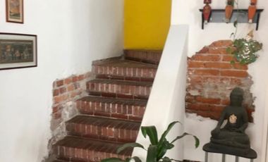 Casa Antigua para remodelar dentro de privada en Monterrey, Roma Norte