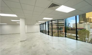 Se Alquila Oficina 140 mts centralísima en Obarrio $1,690,oo