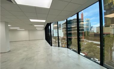 Se Alquila Oficina 140 mts centralísima en Obarrio $1,690,oo