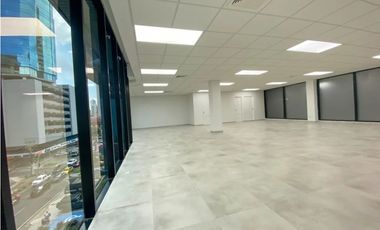 Se Alquila Oficina 140 mts centralísima en Obarrio $1,690,oo