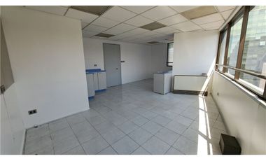 Oficina con recepción y 2 baños, Metro P. Valdivia