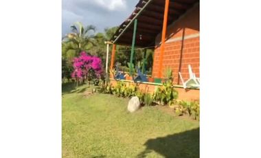 Se Vende Hermosa Finca por Arabia con Piscina y 3 casas