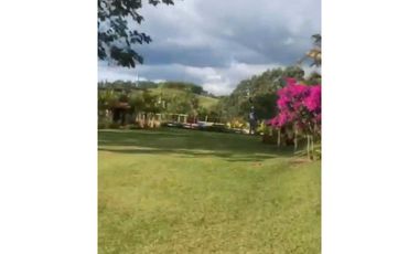 Se Vende Hermosa Finca por Arabia con Piscina y 3 casas