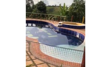 Se Vende Hermosa Finca por Arabia con Piscina y 3 casas