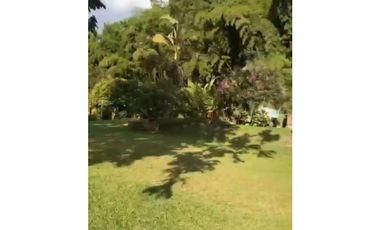 Se Vende Hermosa Finca por Arabia con Piscina y 3 casas